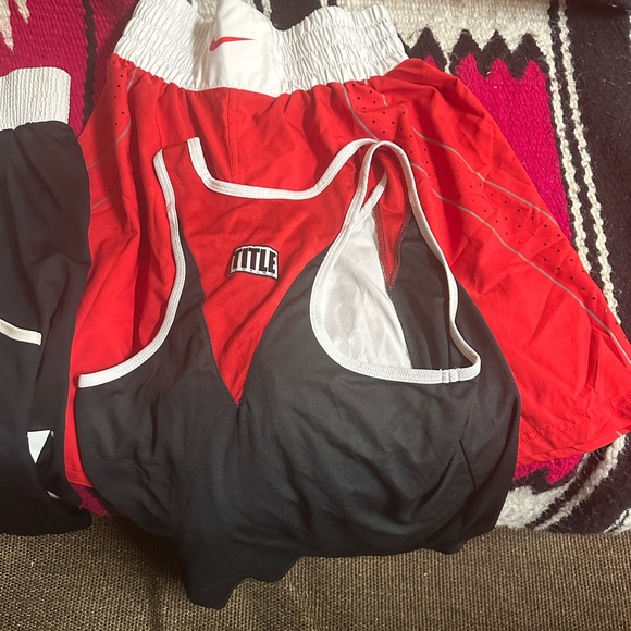 2 Sets of shorts and shirts for boxing in size L - Picture 5 of 8